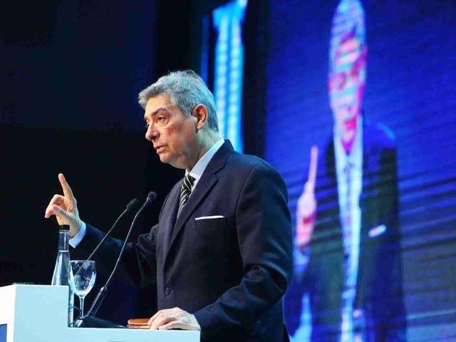 Rosatti: “No podíamos seguir trabajando con el 30 por ciento de las vacantes”