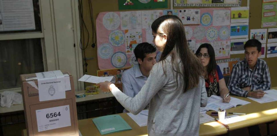 Los jóvenes de 16 a 35 años: el dilema de los candidatos rumbo a las elecciones de 2027