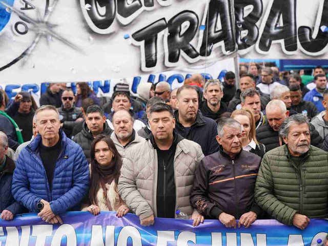 El Gobierno dice que quiere elevar el piso sueldos a $1.000.000, pero las centrales desconfían y vacían el Consejo del Salario