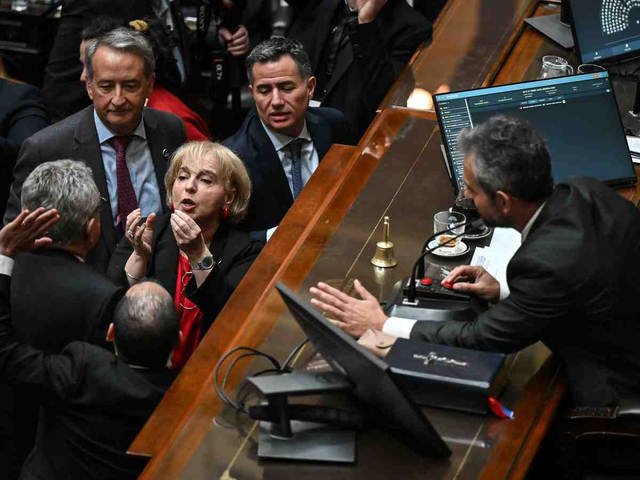 El oficialismo busca desbaratar una sesión opositora y abre una comisión para discutir proyectos de endeudamiento familiar