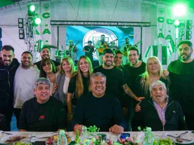 Tras varios años distanciados, Chiqui Tapia se reconcilió con los Moyano y se mostraron juntos en un festejo del club Camioneros