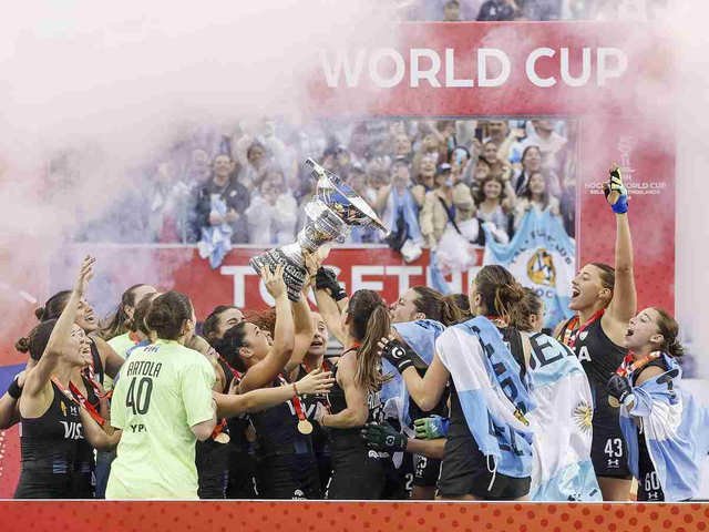 El exabrupto de Milei, la diputada que fue “una nena” del hockey y la foto vintage de Patricia Bullrich por Las Leonas campeonas del mundo