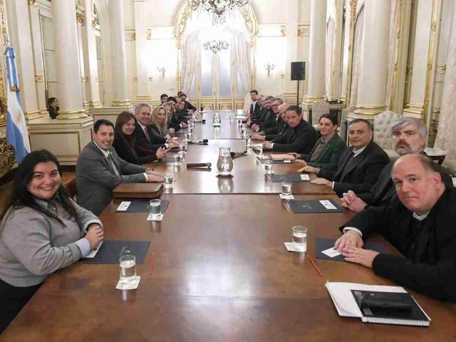 Tras las críticas al Gobierno por los morosos, Karina Milei recibe a la cúpula del Episcopado por la visita del Papa