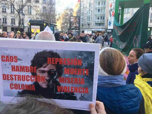 Un grupo de políticos, intelectuales y artistas pidió declarar a Javier Milei “persona non grata” en París