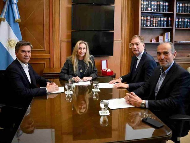 Un gobernador radical imita a Milei y suspende las PASO en su provincia