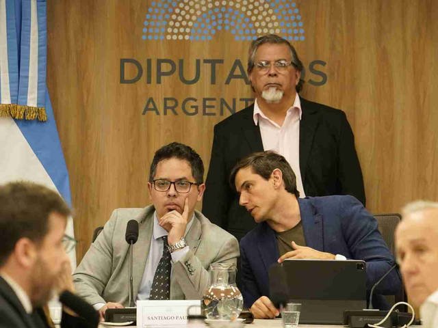 Giro por endeudamiento: LLA ahora empuja un proyecto propio, pero la oposición denuncia una “trampa” y ratifica su sesión