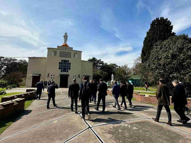 Los delegados de León XIV visitaron el Cottolengo Don Orione de Claypole junto a funcionarios de Kicillof