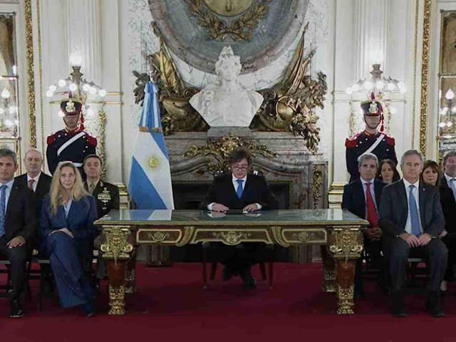 Milei anunció sanciones más duras por la explotación petrolera en Malvinas y la creación de una base naval en Tierra del Fuego