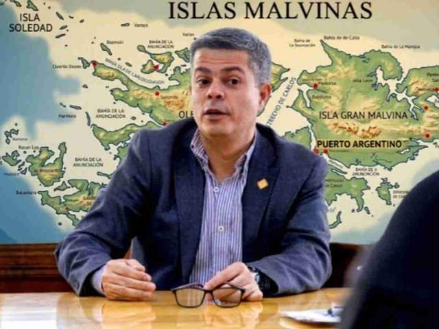 El secretario de Malvinas de Tierra del Fuego pide un paso más y derogar el Tratado de Inversiones con el Reino Unido: “Es un error geopolítico”