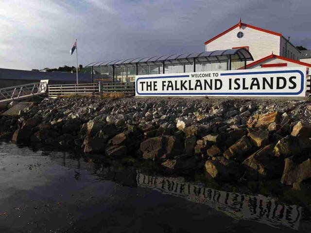 Malvinas: el Gobierno británico trató de bajar la tensión y destacó la relación con Argentina, pero rechazó dialogar sobre la soberanía de las islas