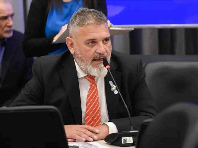 Un diputado de Alberto Rodríguez Saá rompe con los K y el bloque peronista sufre otra fuga