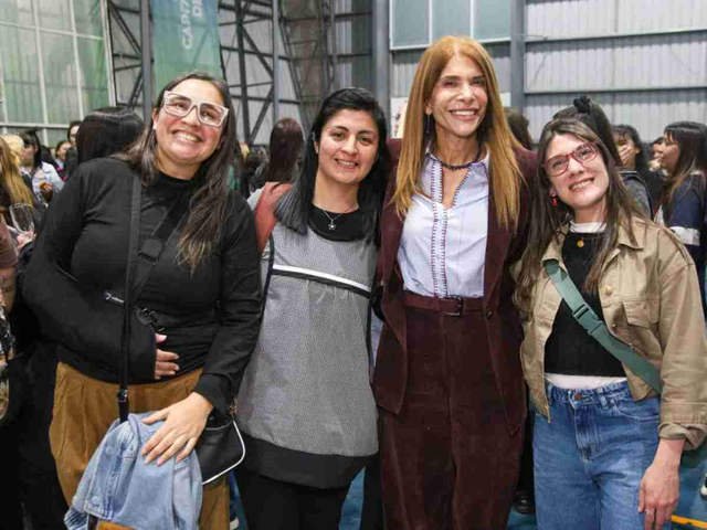 Avellaneda anunció un bono de $100.000 para docentes y auxiliares por el Día del Maestro