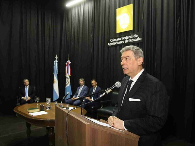 El presidente de la Corte advirtió en Rosario que los jueces que “no honran el cargo deben merecer el condigno castigo”