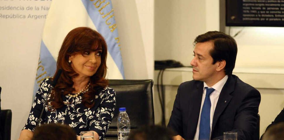 Contrataciones fantasma y un departamento vecino: el vínculo y los negocios que unen a Cristina Kirchner con Mariano Recalde
