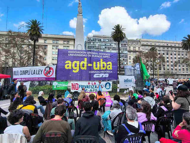 Universidades: hubo actos y clases públicas en Plaza de Mayo para que se cumpla la ley de Financiamiento
