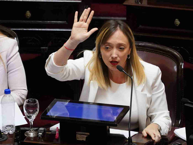 Mensaje borrado e interna peronista en el Senado por el decreto de Milei que le da a Mendoza las regalías que compartía con La Pampa