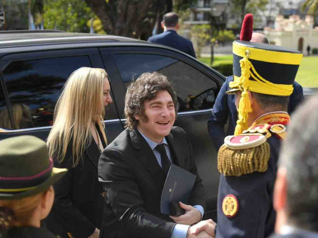 Milei apuntó contra los periodistas por las internas en el Gobierno y las definió como “matices de opinión”