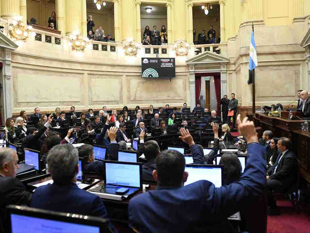 El Senado aprobó la reforma al BCRA con cambios: el texto vuelve a Diputados y el peronismo ayudó a blindar un artículo clave