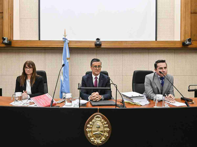 A través de la UIF, el Gobierno también se opone a que se divida el juicio por lavado contra Cristina y Máximo Kirchner Hotesur-Los Sauces