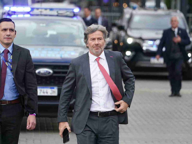 Mahiques metió a jueces vinculados a la AFA en la comitiva del presidente Milei que viaja a París