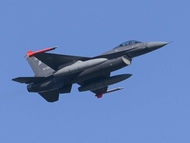 Llegó a Córdoba una nueva tanda de 6 cazas F-16 estadounidenses comprados a Dinamarca