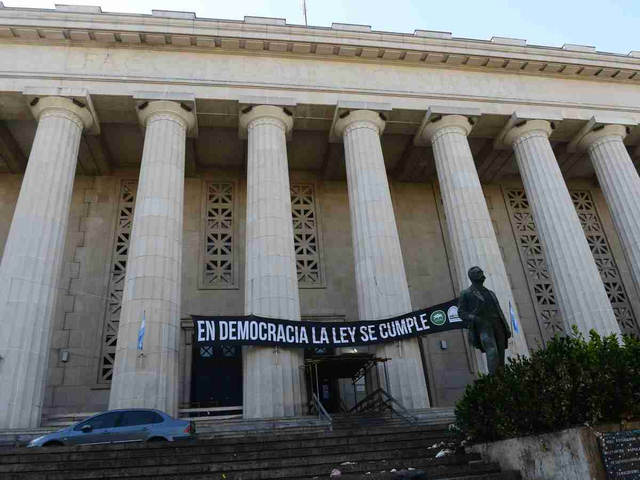 Los docentes universitarios realizan un paro de 72 horas por el cumplimiento de la Ley de Financiamiento Universitario