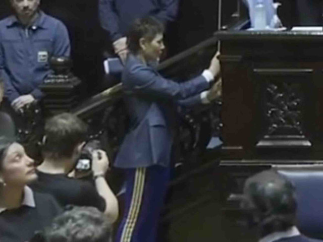 “Soy de Boca, ¿cuál es el delito?”: Mayra Mendoza salió al cruce de las duras críticas por usar un pantalón del equipo xeneize en la Legislatura bonaerense