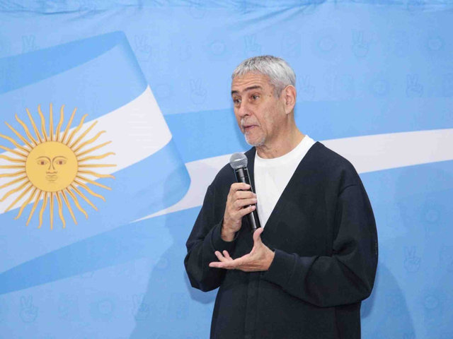 Ferraresi apoyó la candidatura de Kicillof y cuestionó el liderazgo de Cristina Kirchner: “Ella eligió no conducirme y no me llamó nunca más”