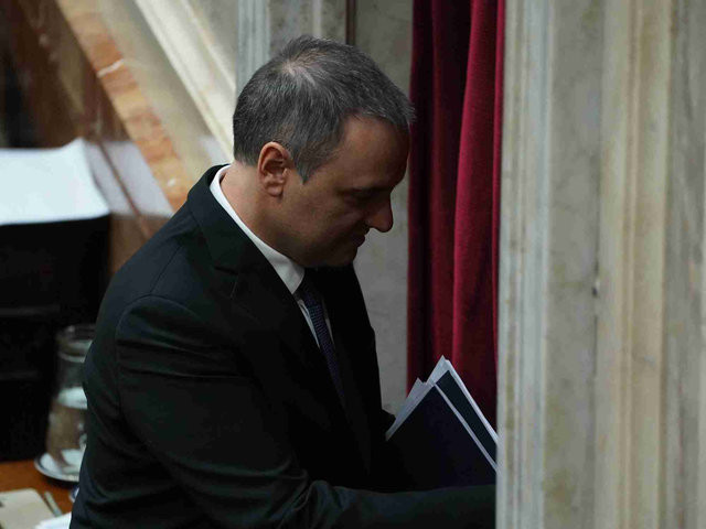 Manuel Adorni entregó las billeteras virtuales con las que buscó justificar su patrimonio y la justicia ordenó peritarlas