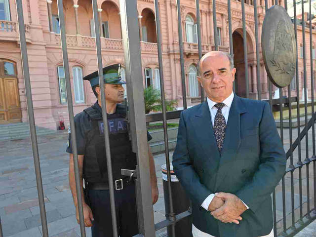 Un diputado libertario reivindicó sus visitas a represores y hubo escándalo en el Congreso: “Es para cagarlo a trompadas”, dijo el jefe de bloque K