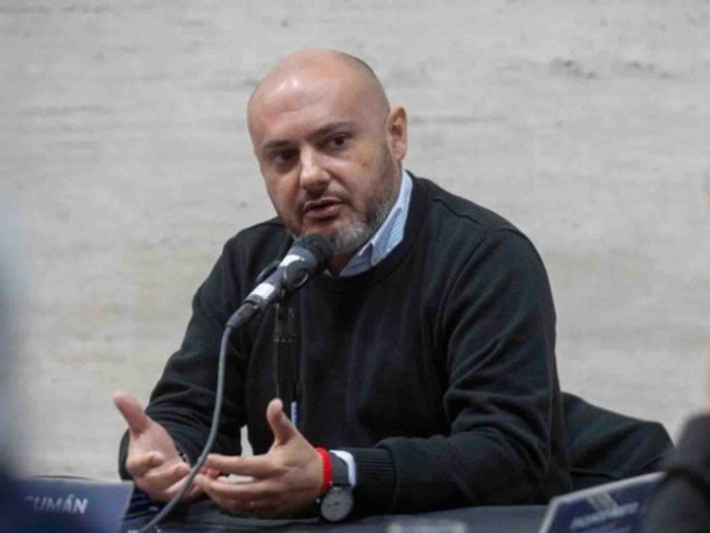 Un funcionario tucumano denunció que un chofer de Uber intentó secuestrar a su hija a la salida de la Facultad: “Reaccionó a tiempo y se lanzó del auto”