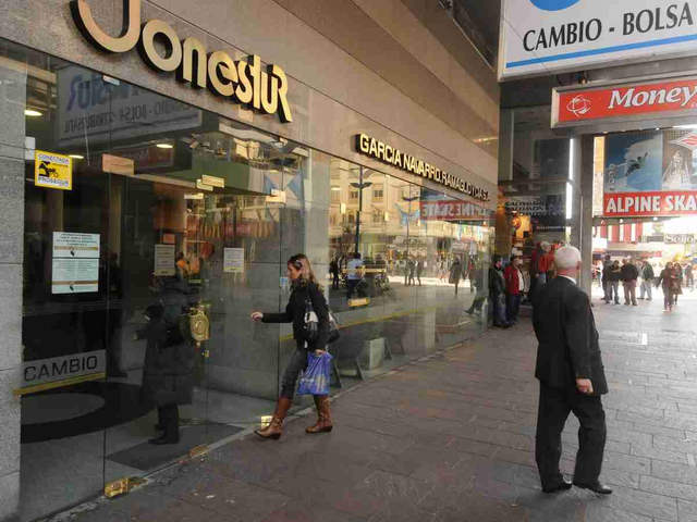 Giro en la causa por lavado de dinero K: desvinculan a directivos de financieras marplatenses y reducen embargos