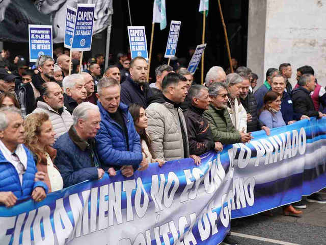 La CGT vuelve a protestar contra Milei con una marcha al centro porteño en defensa de la industria nacional