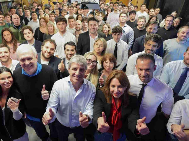 Después de 6 meses, crece la presión política sobre Luis Caputo por el arranque de la economía