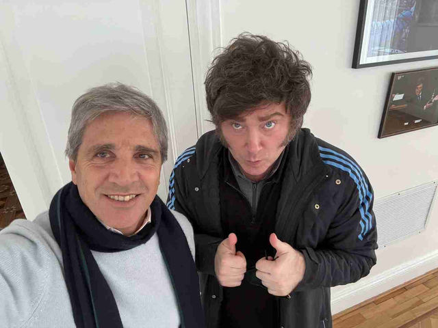 Javier Milei defendió la gestión de Luis Caputo con una contundente frase y dijo que está “recontra” convencido que va a ser reelecto
