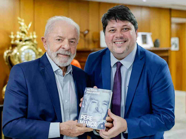 El Gobierno le negó el ingreso al país a un periodista brasileño por criticar a Javier Milei