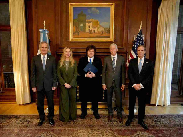 Milei cerró su visita a Washington con un acto contra el antisemitismo y una reunión con un alto funcionario de Trump