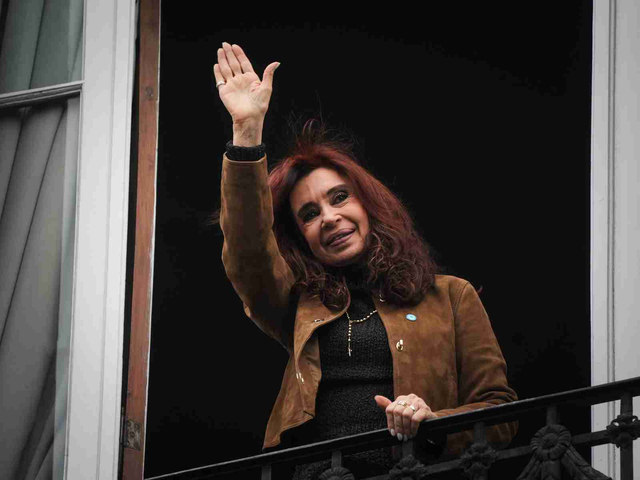 Día de la Lealtad por separado: Kicillof defendió a Cristina Kirchner y La Cámpora llenó San José 1111