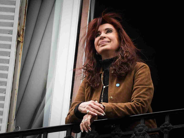 La encuesta que Cristina mandó a publicar para dañar a Kicillof y pronostica un empate para la elección