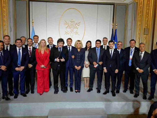 La batalla de los laboratorios, otro alerta de los gobernadores y las leyes cerrojo que quiere Milei