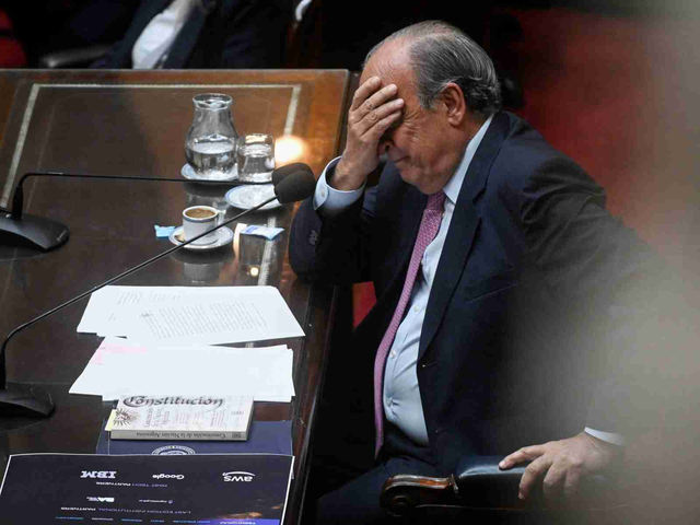 Una nueva encuesta evaluó a 19 dirigentes: sólo aprobó uno y Javier Milei terminó octavo