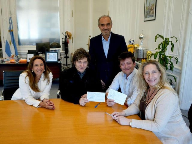 La interna libertaria entre Karina Milei, los Menem y Santiago Caputo suma denuncias por afiliaciones partidarias