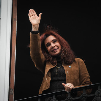 Día de la Lealtad por separado: Kicillof defendió a Cristina Kirchner y La Cámpora llenó San José 1111