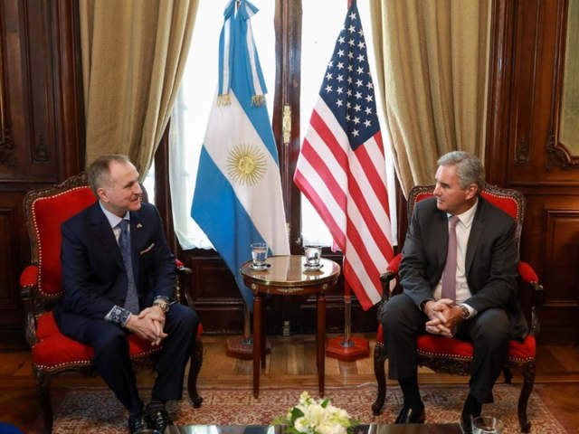 Milei recibirá al nuevo embajador de Trump antes a viajar a un encuentro con empresarios en Estados Unidos