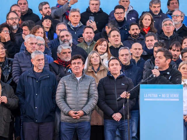 Los intendentes de Kicillof presionan a La Cámpora con la reelección indefinida: “Si el año que vienen quieren ganar, hay que modificar la ley”