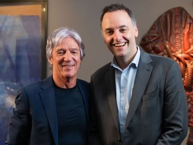 Un mes antes del viaje de Adorni a Punta del Este, la TV Pública le había renovado el contrato al productor que le pagó el vuelo privado