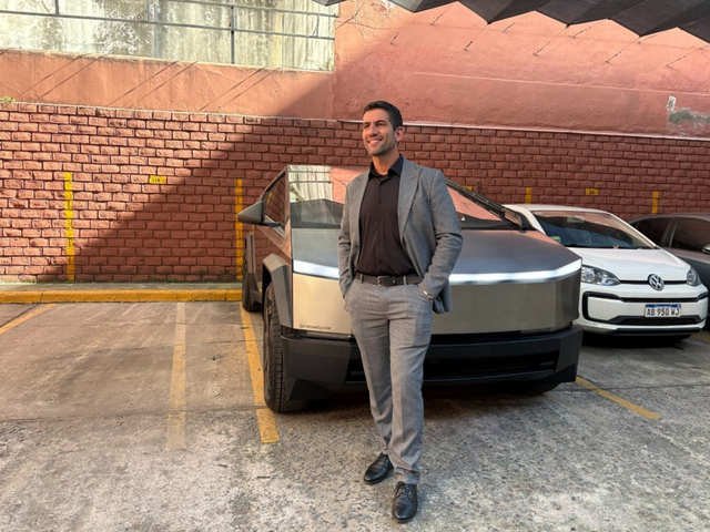 En medio de la polémica, el diputado del Tesla redobló la apuesta: “Sería muy hipócrita comprarme un vehículo de baja gama para quedar bien con algún culposo”