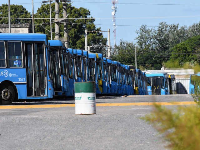 Dictaron la conciliciación obligatoria y no habrá paro de colectivos este miércoles en el interior