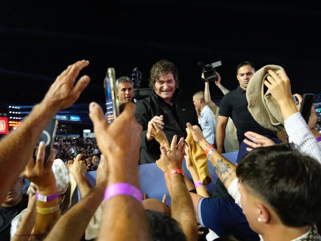 Cambio de estrategia: Milei empezó a recorrer el país y espera pelear provincias clave en 2027