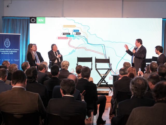 El saldo de los gobernadores en Nueva York: consenso de cara a los inversores, agradecimientos a Caputo y reclamos subterráneos